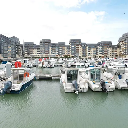 L'oasis Des Nouveaux Bassins - Vue Port