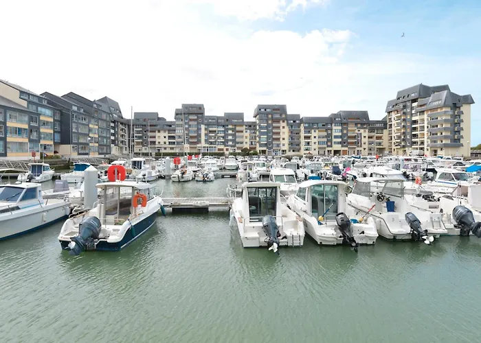 L'oasis Des Nouveaux Bassins - Vue Port